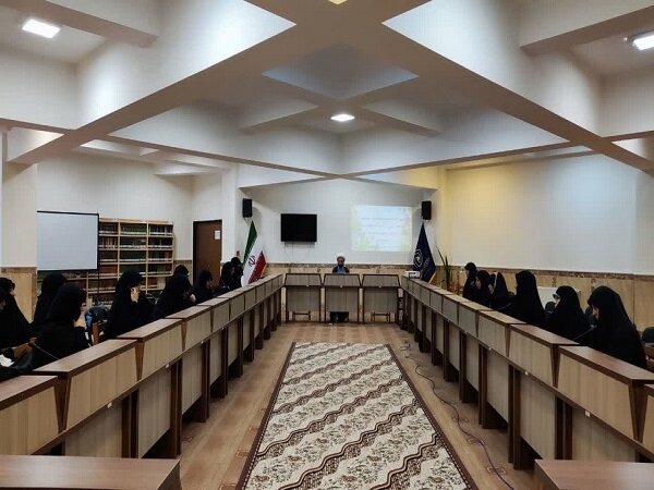 حوزههای علمیه سرچشمه معنویت جامعه است