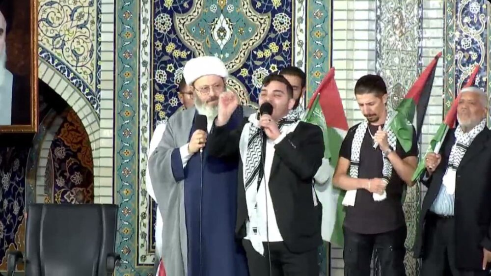 تصاویر/بزرگترین محفل قرآنی در حرم امام رضا(ع) تصاویر/بزرگترین محفل قرآنی در حرم امام رضا(ع)