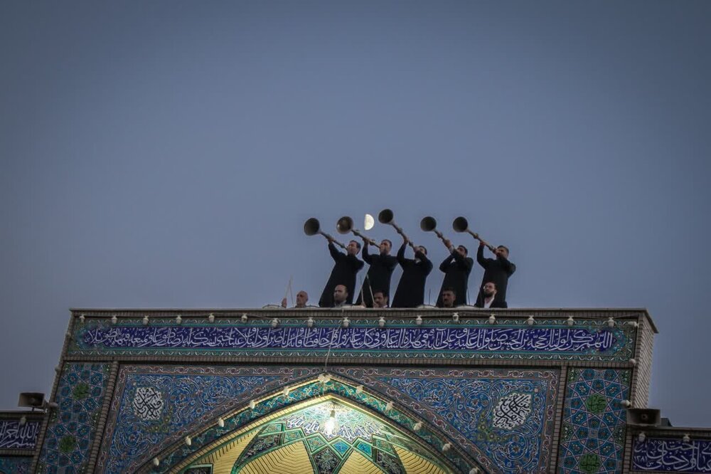 تعویض پرچم گنبد حرم هلال بن علی(ع) همزمان با سالروز امامت حضرت مهدی(عج)