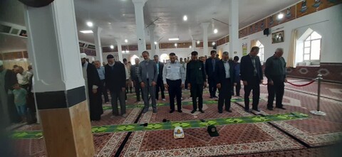 تصاویر/ اقامه نماز وحدت‌بخش و دشمن‌شکن جمعه در دندی