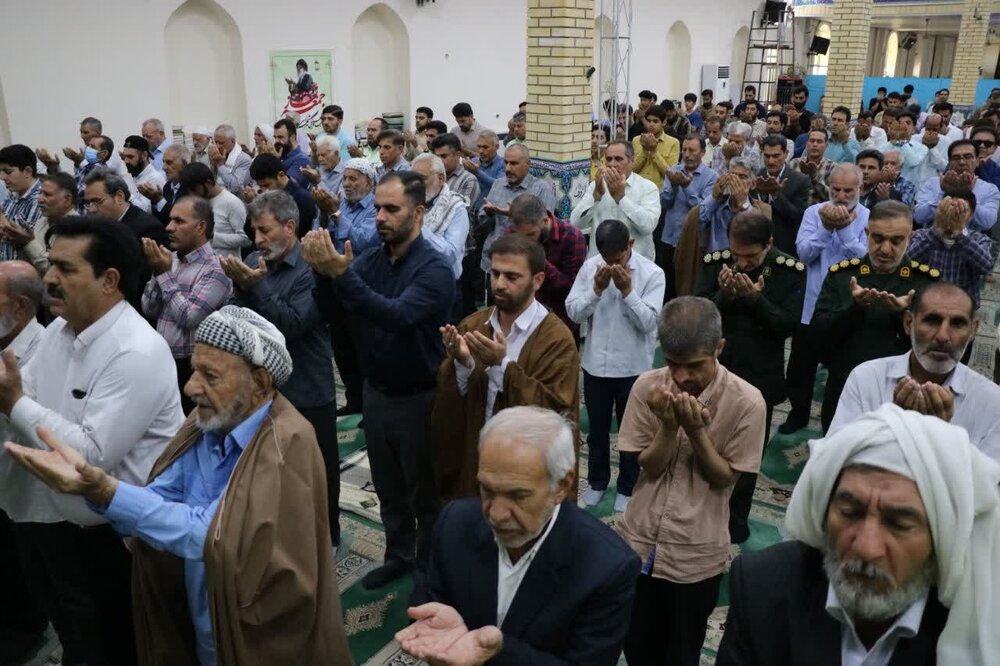 تصاویر/اقامه نماز وحدت‌بخش و دشمن‌شکن جمعه به امامت حجت الاسلام موسوی در شهرستان دهلران