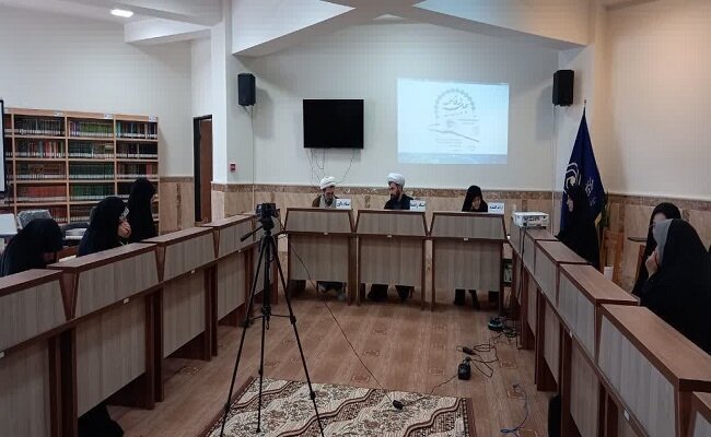 دفاع از پایاننامه "بررسی الگوی رفتاری دختران حضرت شعیب(ع) برای زنان و دختران معاصر"