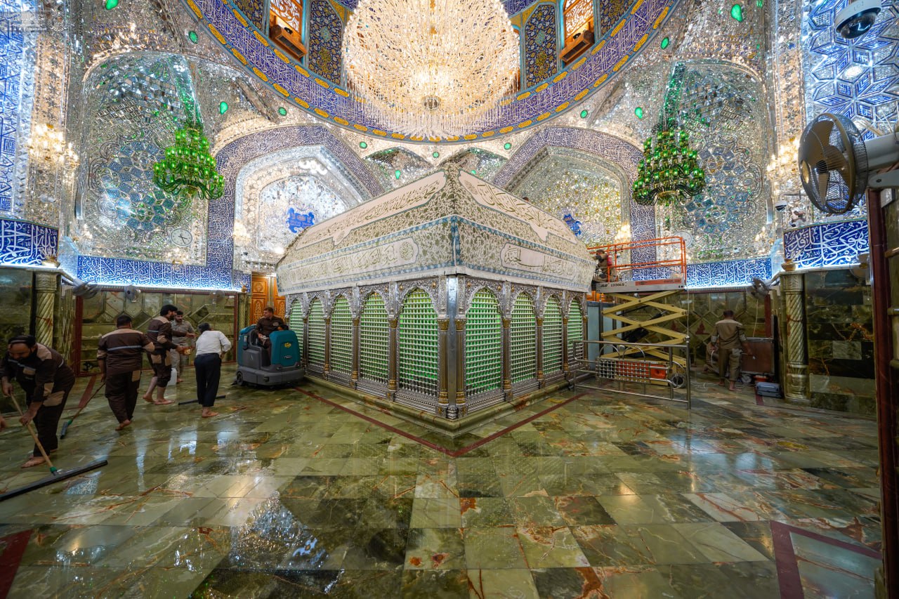 Lattice-enclosed Tomb of Imam Ali