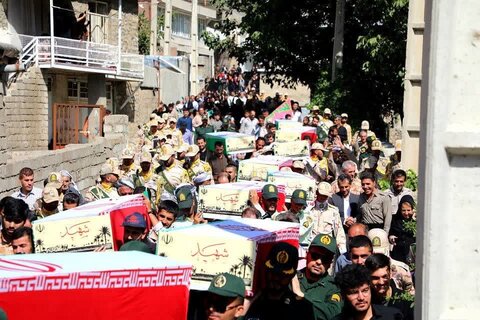 تصاویر/ بدرقه و تشییع  پیکر پاک و مطهر ۳۲ شهید تازه تفحص شده دوران دفاع مقدس در شهرستان سردشت