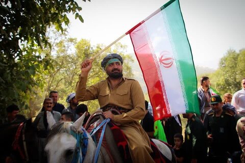 تصاویر/ بدرقه و تشییع  پیکر پاک و مطهر ۳۲ شهید تازه تفحص شده دوران دفاع مقدس در شهرستان سردشت