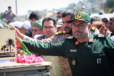 تصاویر/ بدرقه و تشییع  پیکر پاک و مطهر ۳۲ شهید تازه تفحص شده دوران دفاع مقدس در شهرستان سردشت