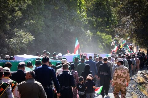 تصاویر/ بدرقه و تشییع  پیکر پاک و مطهر ۳۲ شهید تازه تفحص شده دوران دفاع مقدس در شهرستان سردشت