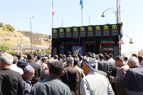 تصاویر/ بدرقه و تشییع  پیکر پاک و مطهر ۳۲ شهید تازه تفحص شده دوران دفاع مقدس در شهرستان سردشت