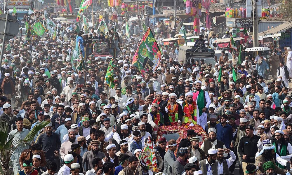 پاکستان بھر میں جشن میلاد النبی(ص) مذہبی جوش و جذبے سے منایا جا رہا ہے