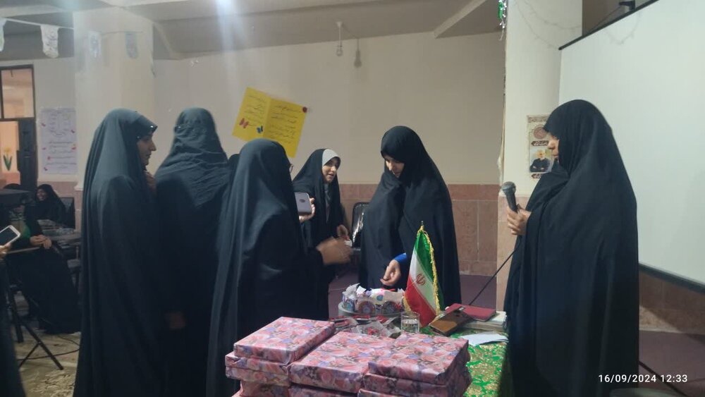 تربیت افراد متخصص و دینشناس رسالت حوزههای علمیه خواهران است