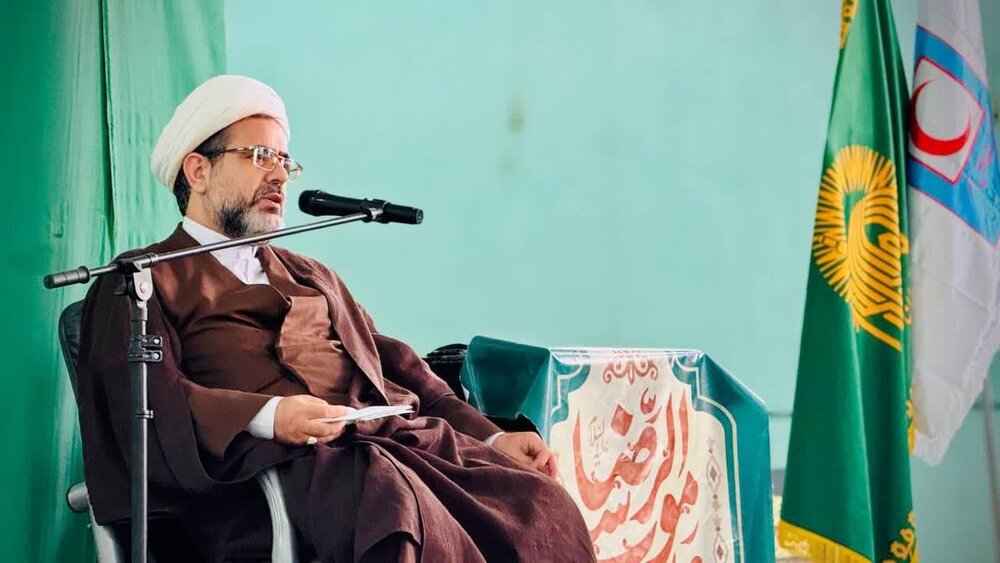 امروز دشمنان از وحدت شیعه و اهل سنت متضرر میشوند