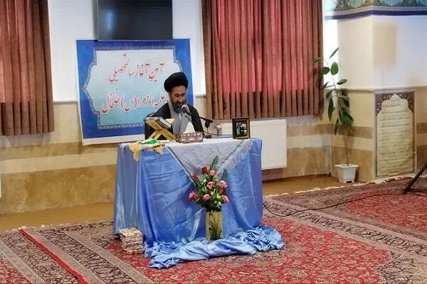 حوزههای علمیه نقش هدایتگری در جامعه را بر عهده دارند