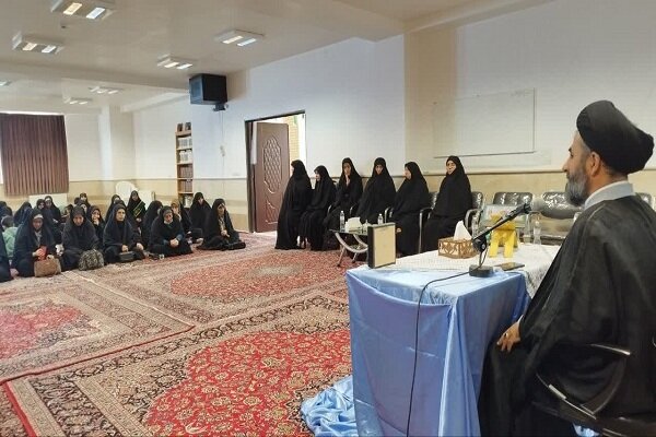 حوزههای علمیه نقش هدایتگری در جامعه را بر عهده دارند