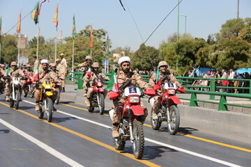 تصاویر/ رژه نیروهای مسلح در آغازین روز هفته دفاع مقدس در اصفهان