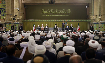 تصاویر/ دیدار مسئولان نظام، سفرای کشورهای اسلامی و مهمانان کنفرانس وحدت با رهبر معظم انقلاب