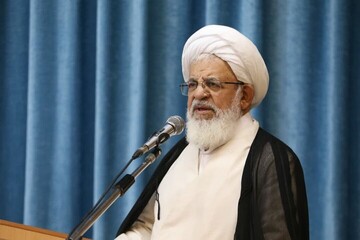 دختران، حضرت معصومه(س) را در پشتیبانی از ولایت الگوی خود قرار دهند