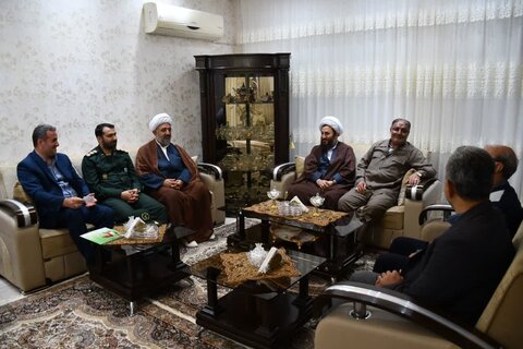 تصاویر/ دیدار امام جمعه شهرستان خوی با جانباز و آزاده سرافراز دفاع مقدس