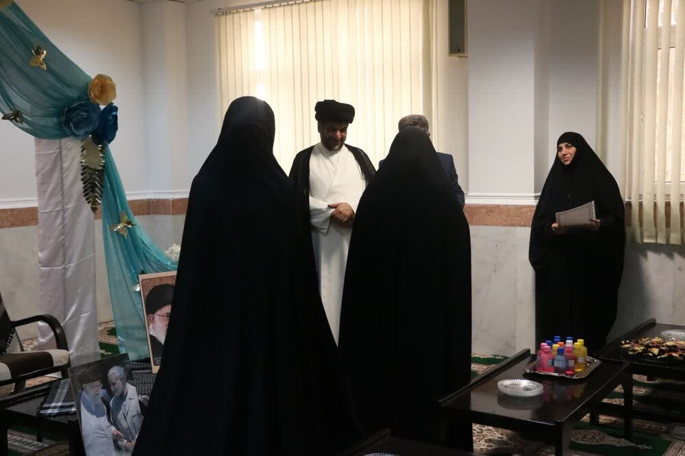 حضور طلاب جدیدالورود در مدرسه علمیه الزهرا(س) گناوه