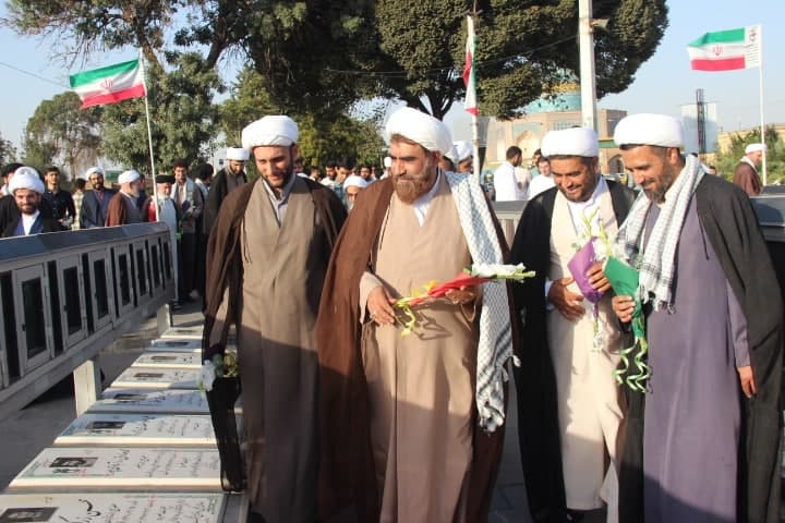 تصاویر/ تجدید میثاق مدیر، اساتید و طلاب مدارس علمیه استان قزوین با آرمانهای شهدا و امام شهیدان