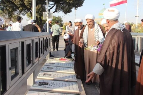 عکس / تجدید میثاق مدیر ،اساتید وطلاب مدارس علمیه استان قزوین با آرمانهای شهدا وامام شهیدان