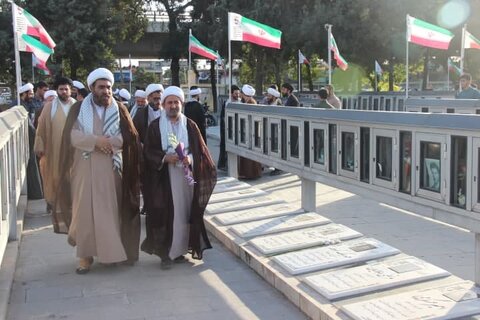 عکس / تجدید میثاق مدیر ،اساتید وطلاب مدارس علمیه استان قزوین با آرمانهای شهدا وامام شهیدان