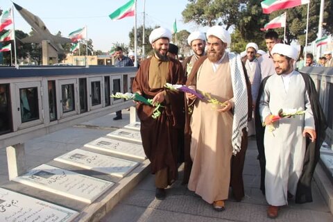 عکس / تجدید میثاق مدیر ،اساتید وطلاب مدارس علمیه استان قزوین با آرمانهای شهدا وامام شهیدان