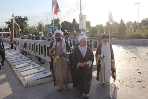 عکس / تجدید میثاق مدیر ،اساتید وطلاب مدارس علمیه استان قزوین با آرمانهای شهدا وامام شهیدان