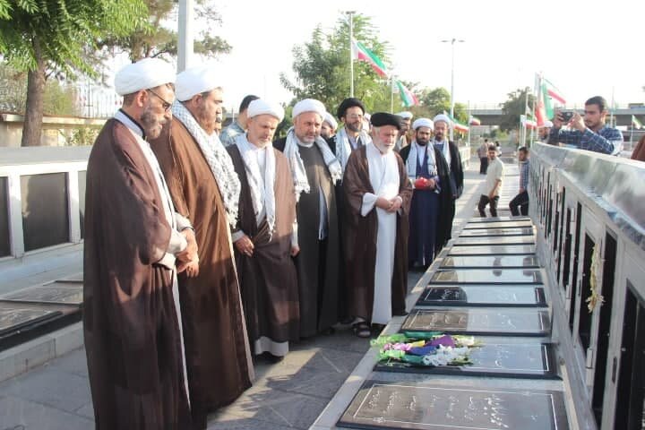 روحانیون و طلاب در زندگی از شهدای طلبه الگو بگیرند