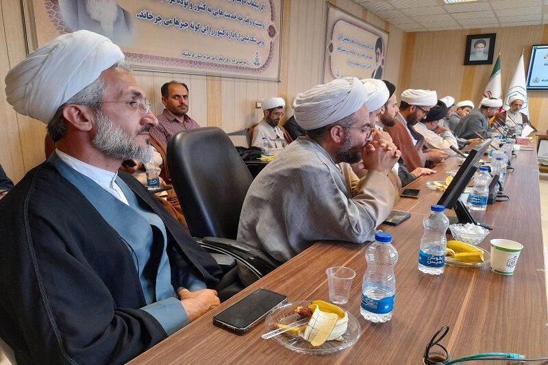 نشست هماندیشی حوزه علمیه کرمانشاه با مدیران اوقاف