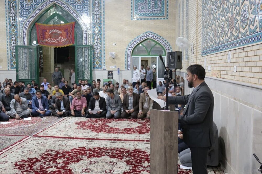 حضور مسئولان در جمع مردم موجب تسهیل در رفع مشکلات میشود