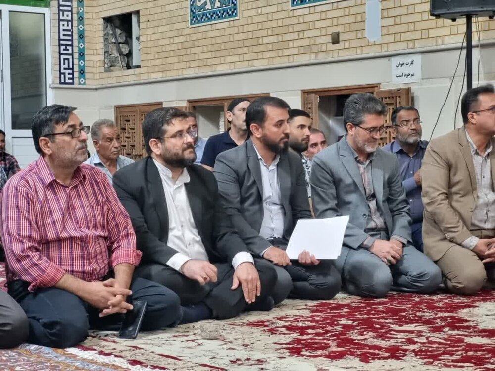 حضور مسئولان در جمع مردم موجب تسهیل در رفع مشکلات میشود