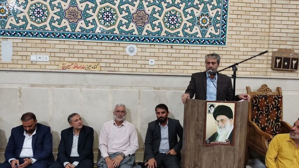 حضور مسئولان در جمع مردم موجب تسهیل در رفع مشکلات میشود