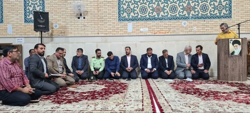 حضور مسئولان در جمع مردم موجب تسهیل در رفع مشکلات میشود