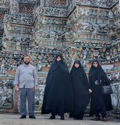 Chancellor of Jamiat Al-Zahra University visits Wat Arun Temple