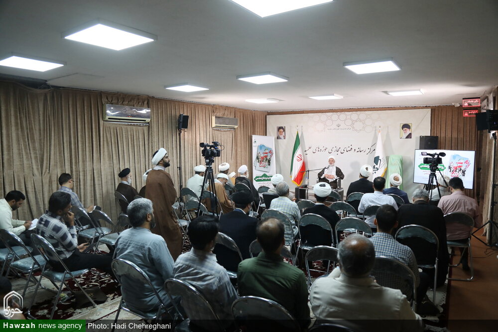 ۸ محور مهم حضور و تأثیرگذاری روحانیت در دفاع مقدس / از ۲۳ کشور اسیر گرفته بودیم