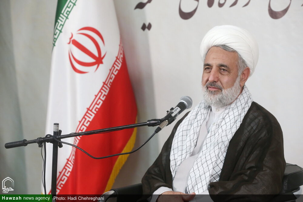 ۸ محور مهم حضور و تأثیرگذاری روحانیت در دفاع مقدس / از ۲۳ کشور اسیر گرفته بودیم