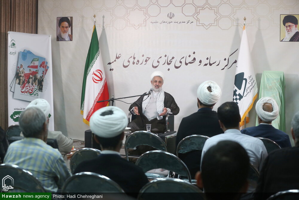 ۸ محور مهم حضور و تأثیرگذاری روحانیت در دفاع مقدس / از ۲۳ کشور اسیر گرفته بودیم