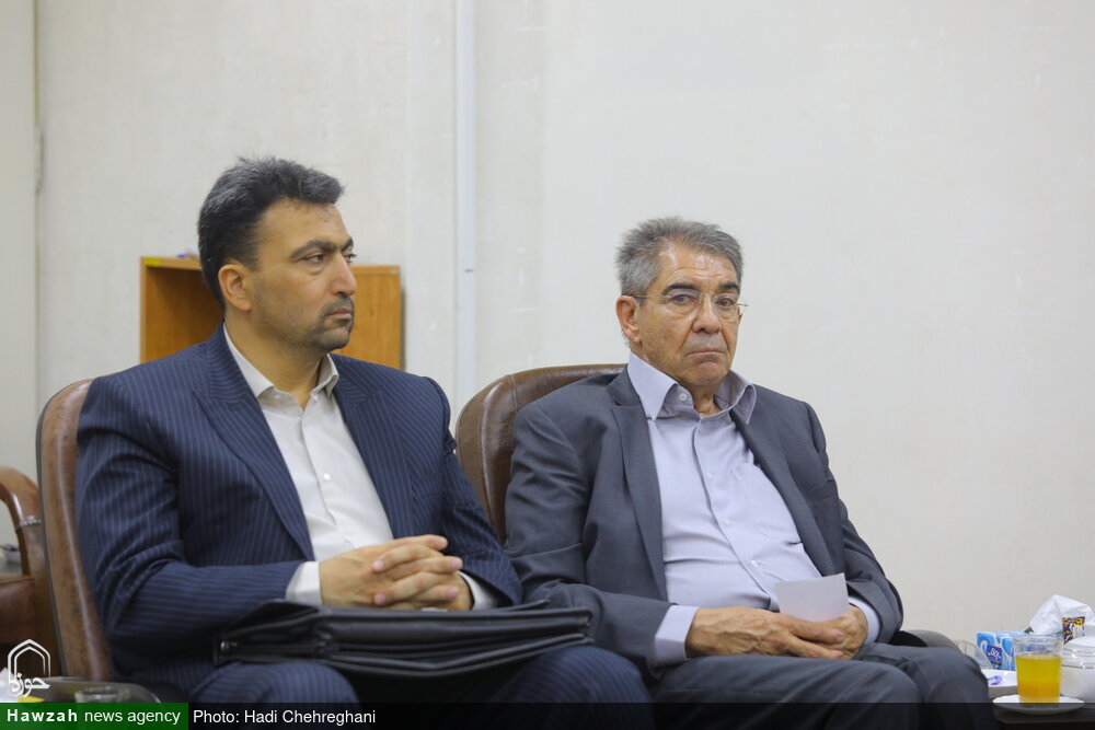 تصاویر / دیدار جمعی از متولیان موقوفات حوزوی با آیت الله اعرافی تصاویر / دیدار جمعی از متولیان موقوفات حوزوی با آیت الله اعرافی