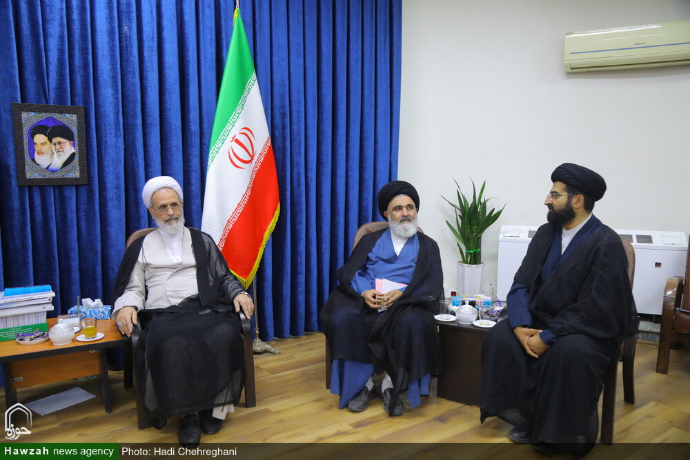 تصاویر / دیدار جمعی از متولیان موقوفات حوزوی با آیت الله اعرافی تصاویر / دیدار جمعی از متولیان موقوفات حوزوی با آیت الله اعرافی