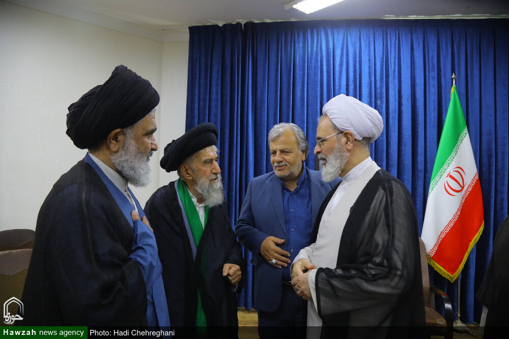 تصاویر / دیدار جمعی از متولیان موقوفات حوزوی با آیت الله اعرافی تصاویر / دیدار جمعی از متولیان موقوفات حوزوی با آیت الله اعرافی