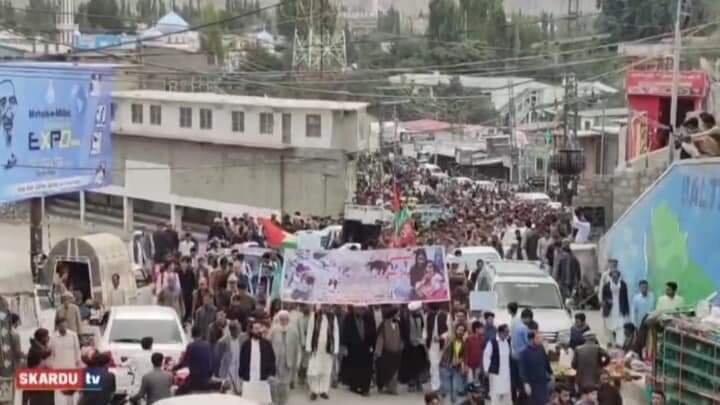 بلتستان میں عالمی مظلوموں بالخصوص فلسطین و لبنان اور پارا چنار کے مؤمنین کی حمایت میں عظیم الشان ریلی