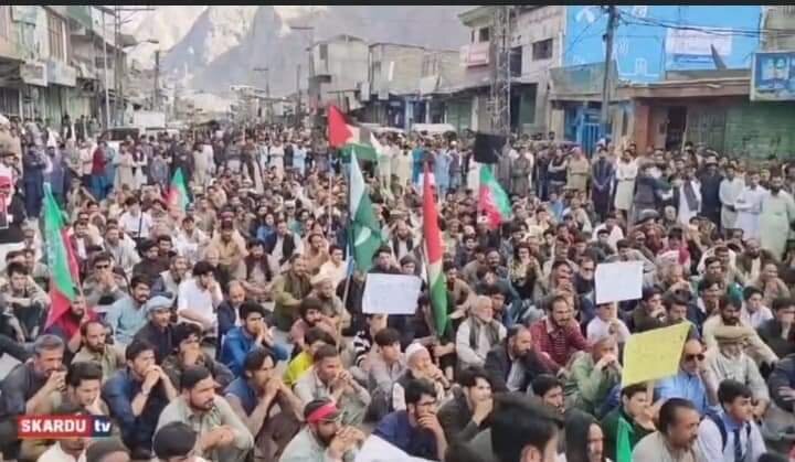 بلتستان میں عالمی مظلوموں بالخصوص فلسطین و لبنان اور پارا چنار کے مؤمنین کی حمایت میں عظیم الشان ریلی