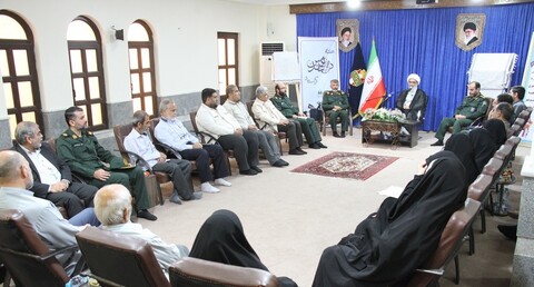 تصاویر/ آیین رونمایی از ۳۲ کتاب دفاع مقدس در بوشهر