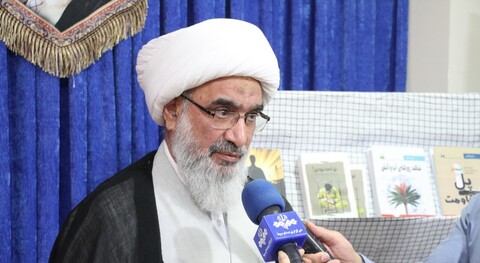 تصاویر/ آیین رونمایی از ۳۲ کتاب دفاع مقدس در بوشهر