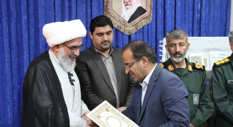 تصاویر/ آیین رونمایی از ۳۲ کتاب دفاع مقدس در بوشهر