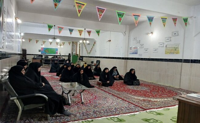 طلاب خواهر در عرصههای تعلیم و تربیت نقش سازندهای دارند