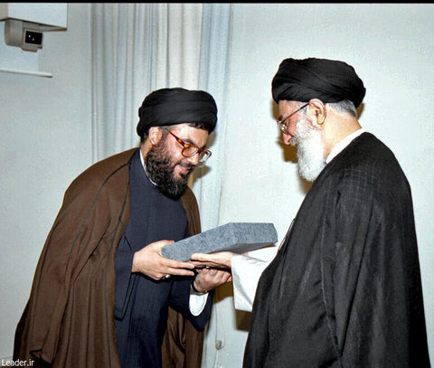 photos/Photos du grand moudjahid et martyr Seyed Hassan Nasrallah aux côtés du leader de la Révolution islamique d'Iran