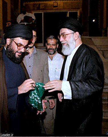 photos/Photos du grand moudjahid et martyr Seyed Hassan Nasrallah aux côtés du leader de la Révolution islamique d'Iran