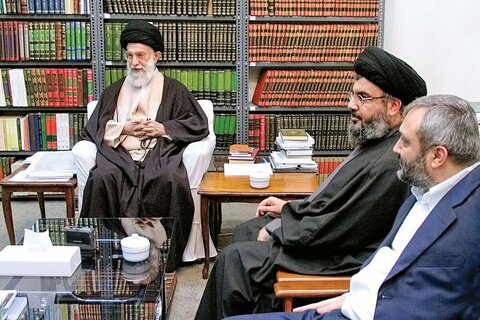 photos/Photos du grand moudjahid et martyr Seyed Hassan Nasrallah aux côtés du leader de la Révolution islamique d'Iran