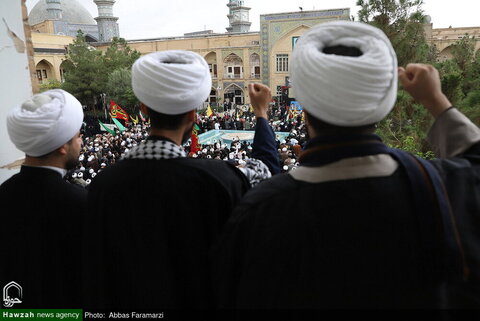 photos/Un grand rassemblement de séminaristes et d'habitants de Qom suite au martyre de Seyyed Hassan Nasrallah